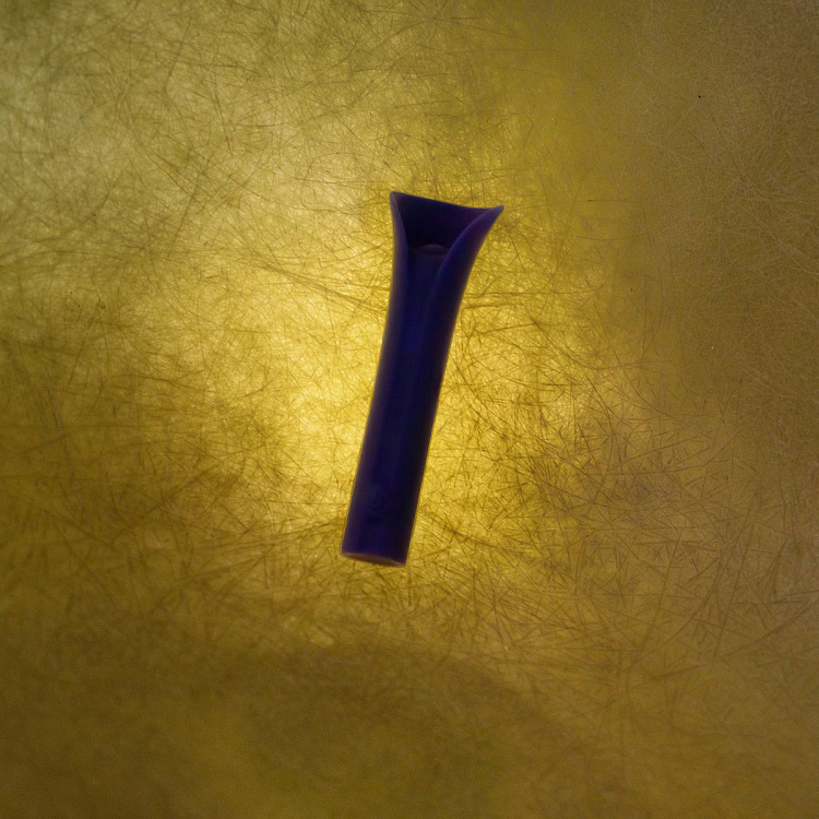 Синий мини-вибромассажёр Caress