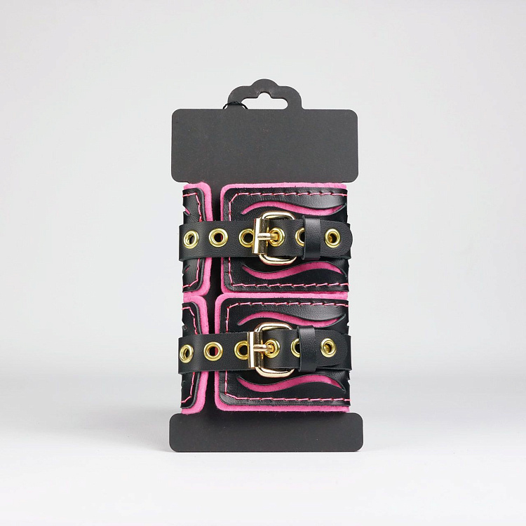 Черные кожаные наручники с розовой строчкой