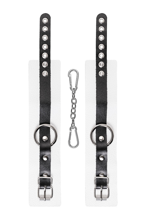 Бело-черные мягкие оковы с одним ремешком и люверсами