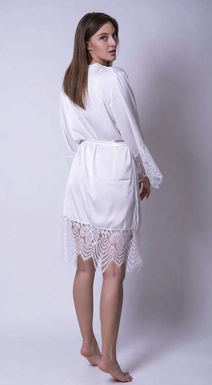 Соблазнительный халат с кружевом