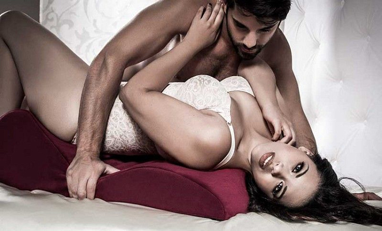 Бордовая большая подушка для любви Liberator Hipster с чехлом из вельвета