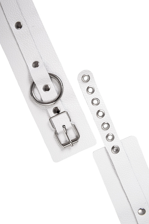 Белые мягкие кожаные оковы с люверсами
