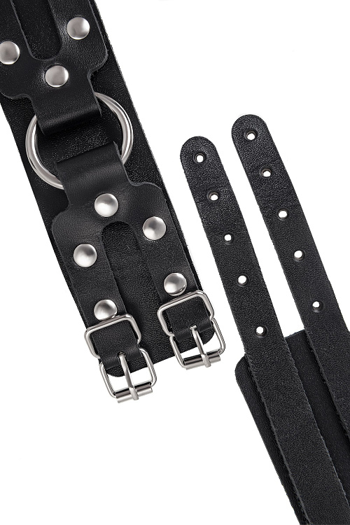 Черные кожаные оковы с двумя ремешками