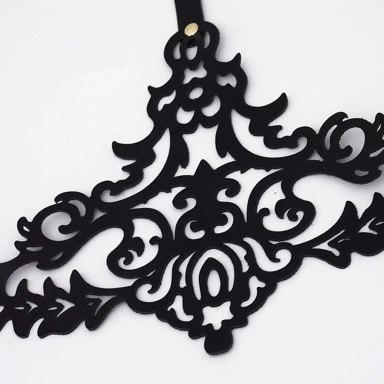 Черная резная портупея с золотистой фурнитурой