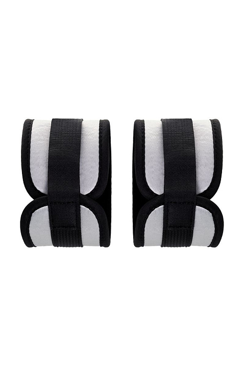 Серебристо-черные наручники Anonymo