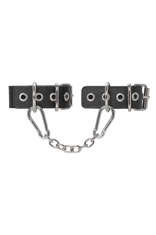 Черные кожаные наручники-браслеты из одного ремешка с люверсами