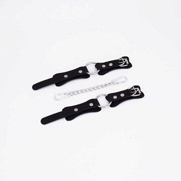 Черные кожаные наручники с кольцом